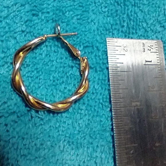 Goldtone twisted wire hoop pierced earrings - Picture 4 of 4